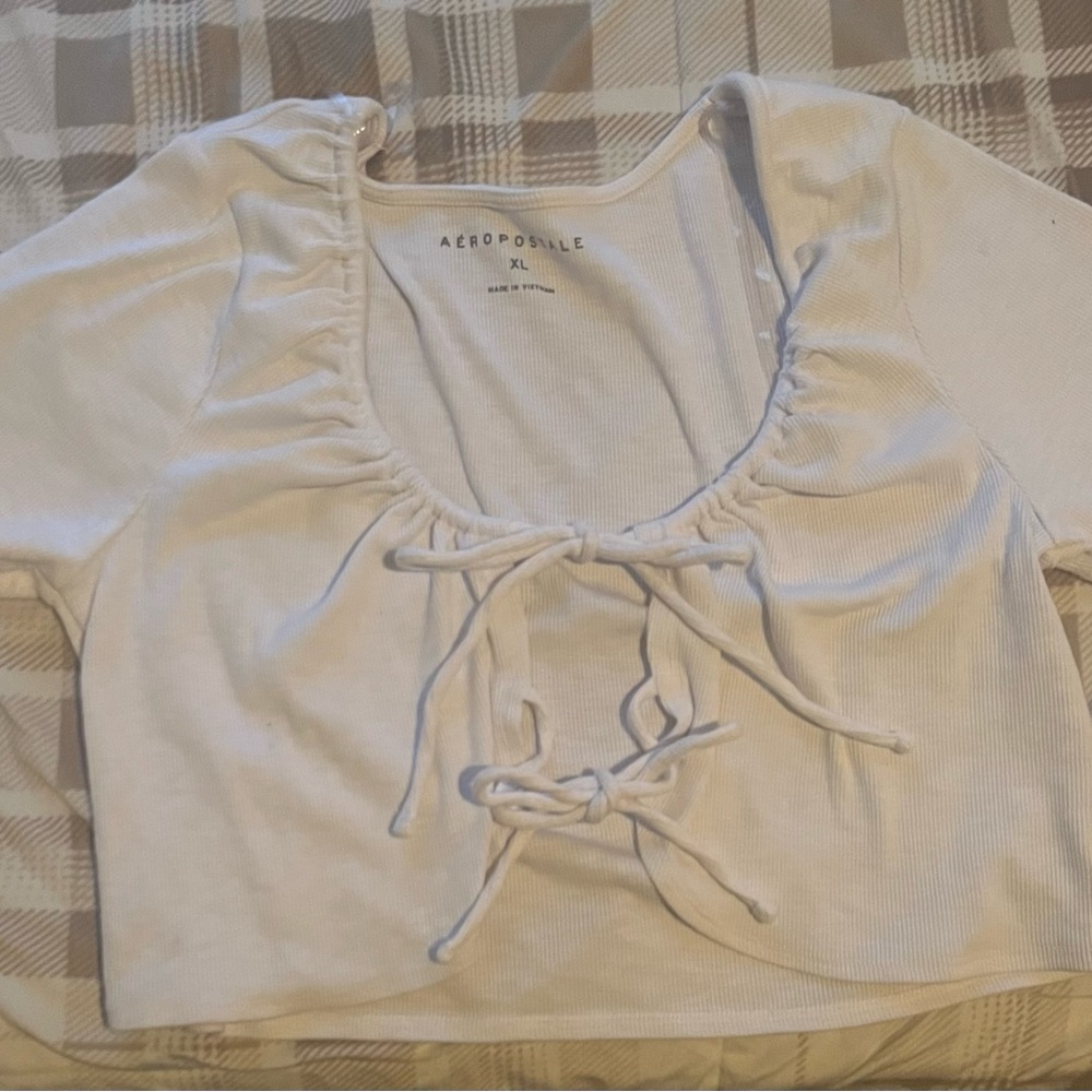 Cropped short sleeve two bow front top